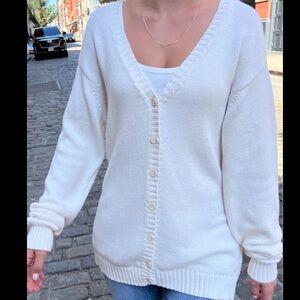 Cute cream cardigan ! Brandy melville in mid to new condition 👼🪽